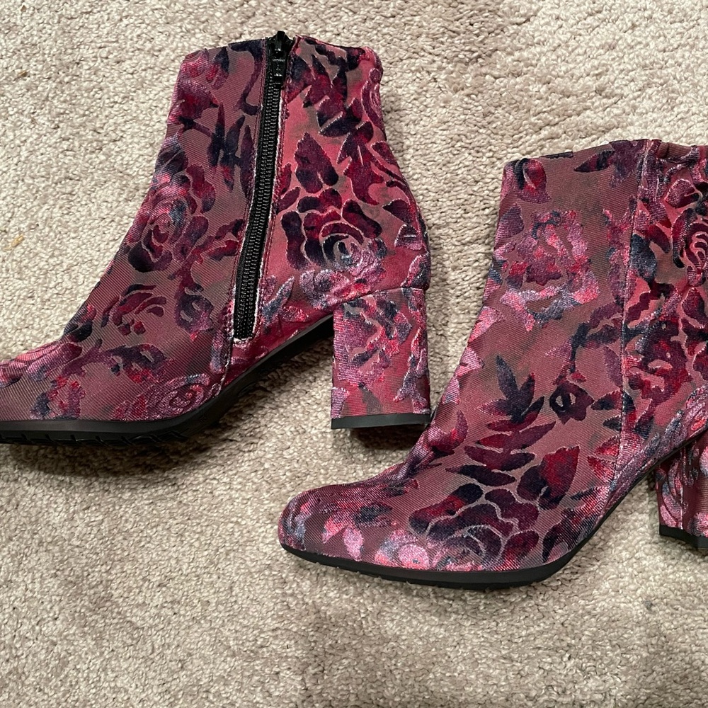 Wonders “Fiona”. Floral Velvet Ankle Boots - Pink